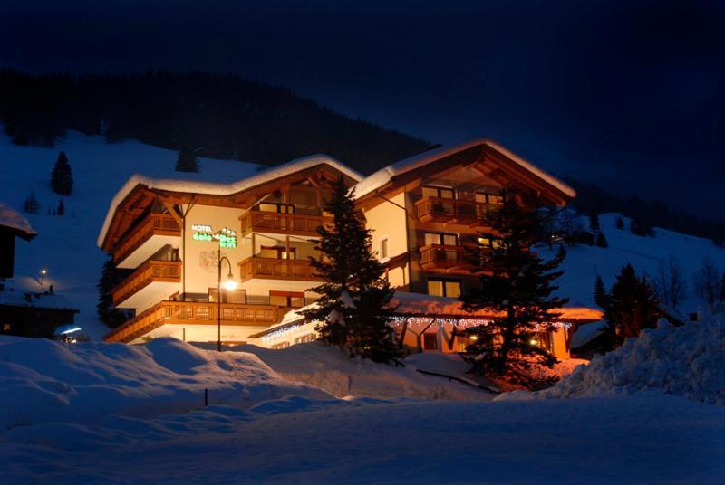 Hotel Dolomites Inn Canazei Extérieur photo