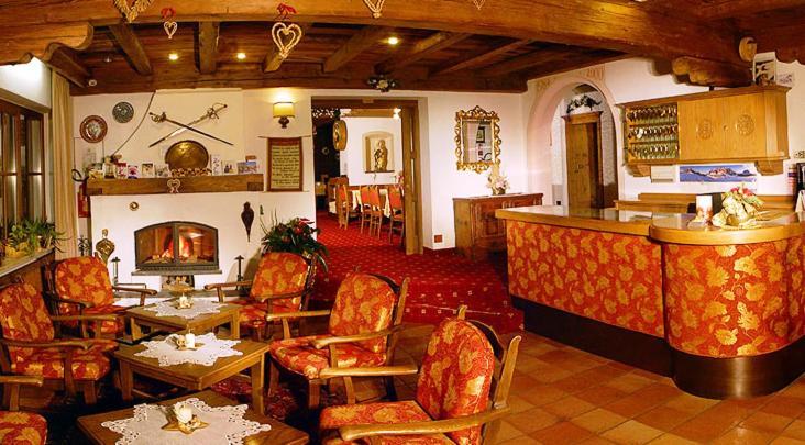 Hotel Dolomites Inn Canazei Extérieur photo
